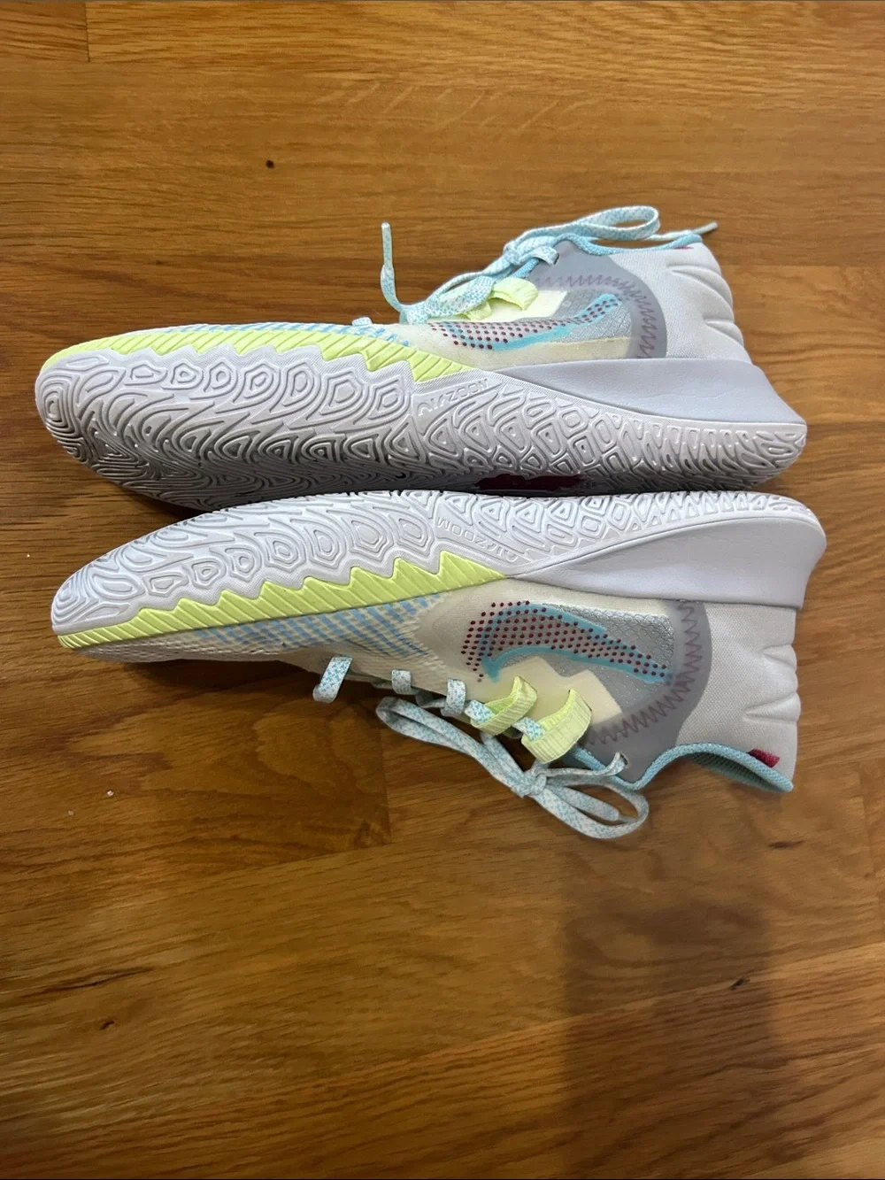 Nike Kyrie Flytrap 5 EP “1 World 1 People” Men’s Size 9 Basketball Shoes